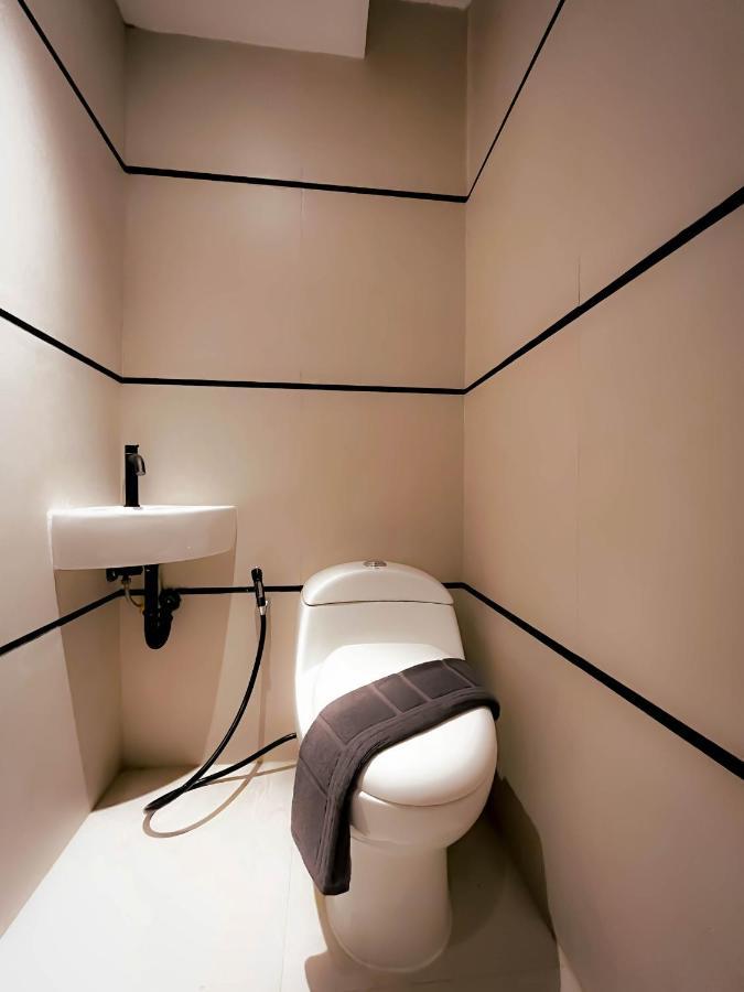 Qube Hotel By 98Hospitality Джакарта Экстерьер фото