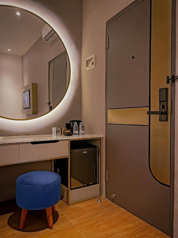 Qube Hotel By 98Hospitality Джакарта Экстерьер фото