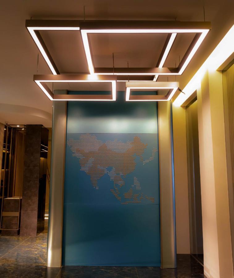 Qube Hotel By 98Hospitality Джакарта Экстерьер фото